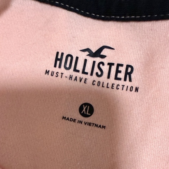 3/$10 Hollister Men's Light Pink Short Sleeve Tee - Picture 3 of 7